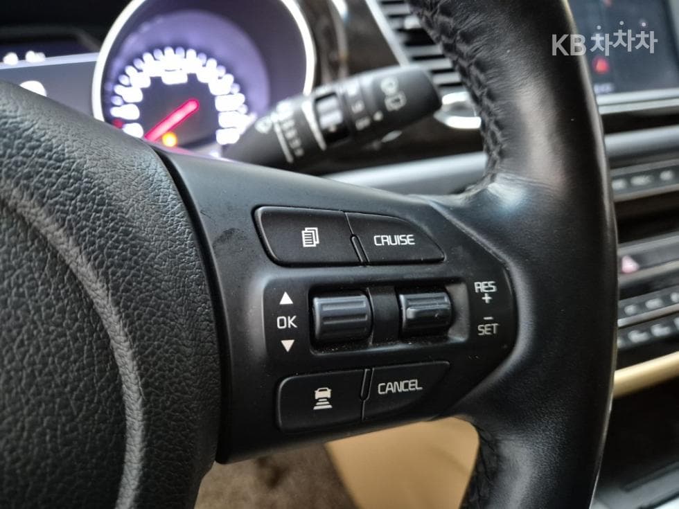 Kia The New (facelift) Carnival7-seater (Limousine) 2.2 Diesel Limousine President - 15