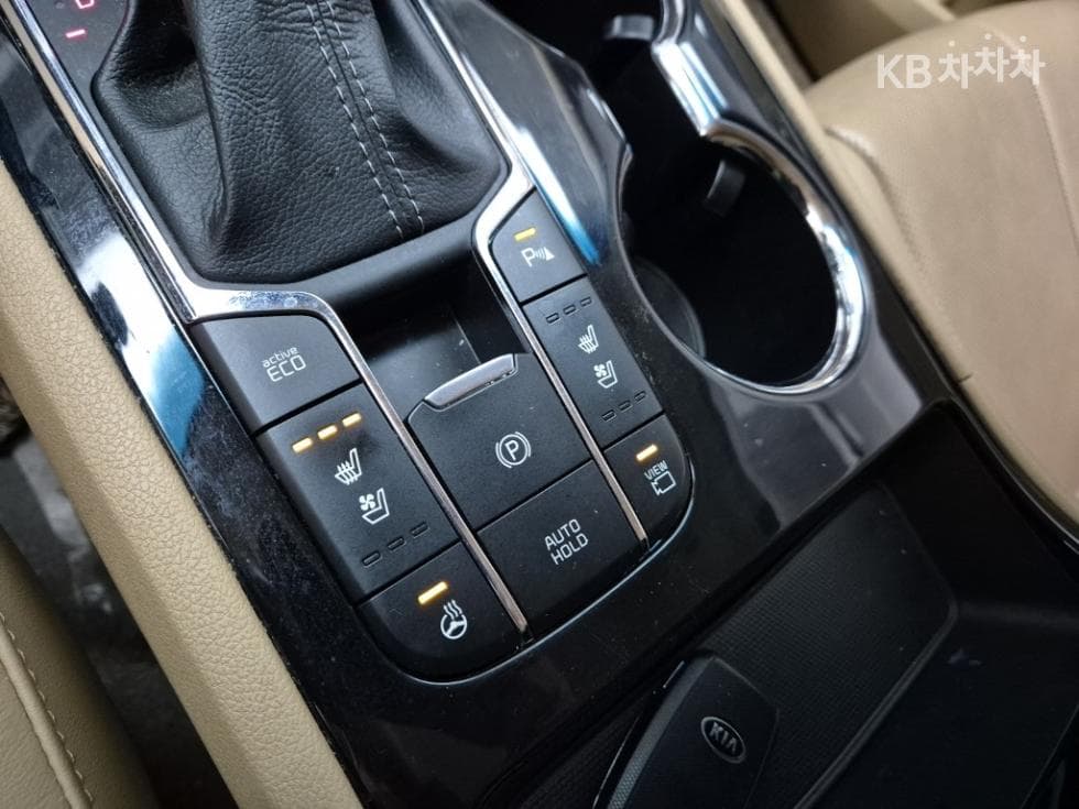 Kia The New (facelift) Carnival7-seater (Limousine) 2.2 Diesel Limousine President - 16