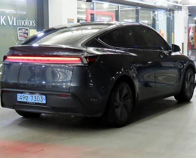 테슬라 Model YRWD Стандартен - 4