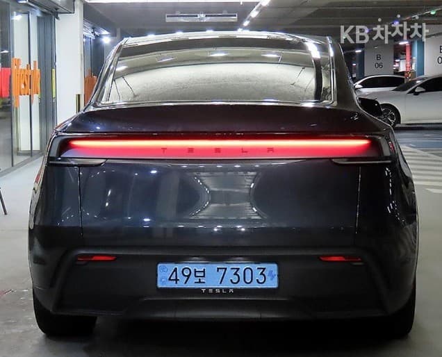 테슬라 Model YRWD Стандартен - 5