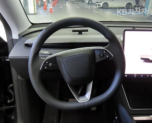 테슬라 Model YRWD Стандартен - 8