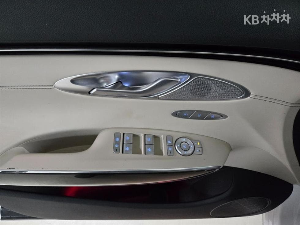 Дженезис GV70Бензин 2.5T AWD - 13