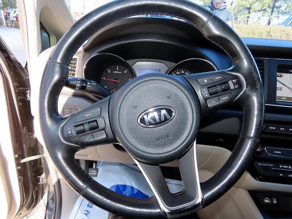 Kia All New Carnival9-seater 2.2 Diesel Luxury - 9