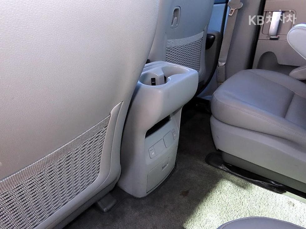 Kia All New Carnival9-seater 2.2 Diesel Luxury - 18