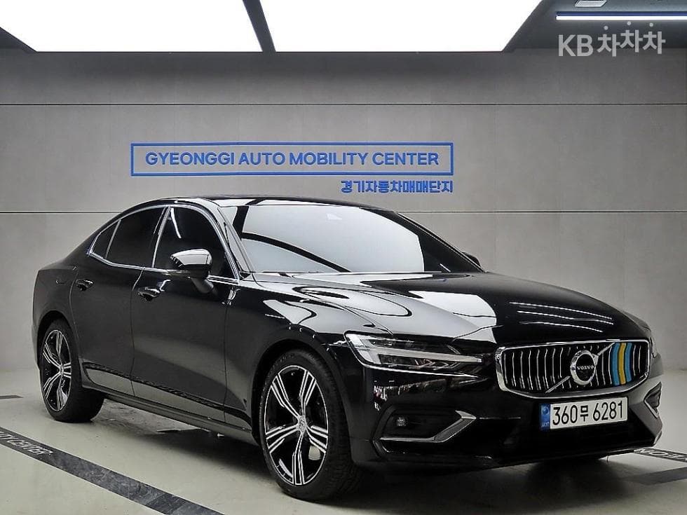 Volvo S60 3-토 поколение 2.0 B5 Inscription - Image 1