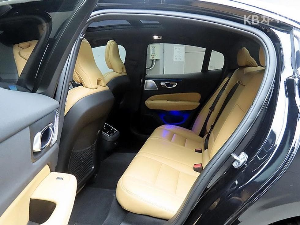 Volvo S60 3-토 поколение2.0 B5 Inscription - 6