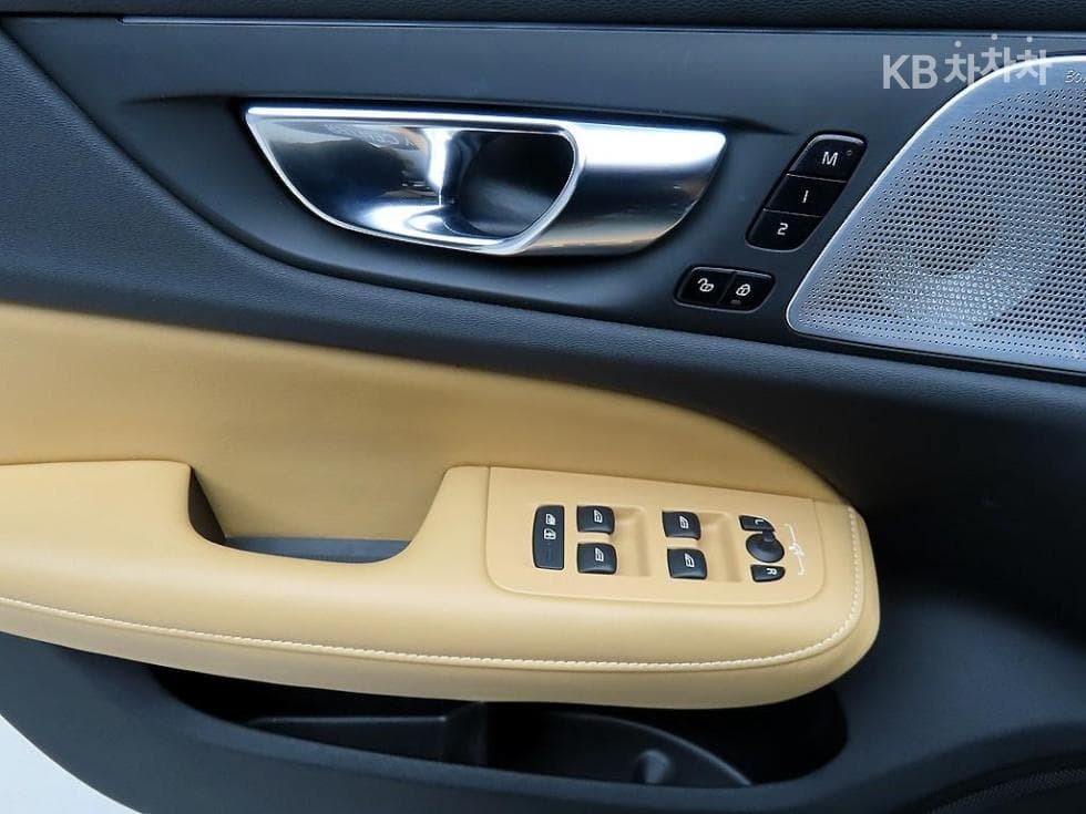 Volvo S60 3-토 поколение2.0 B5 Inscription - 11
