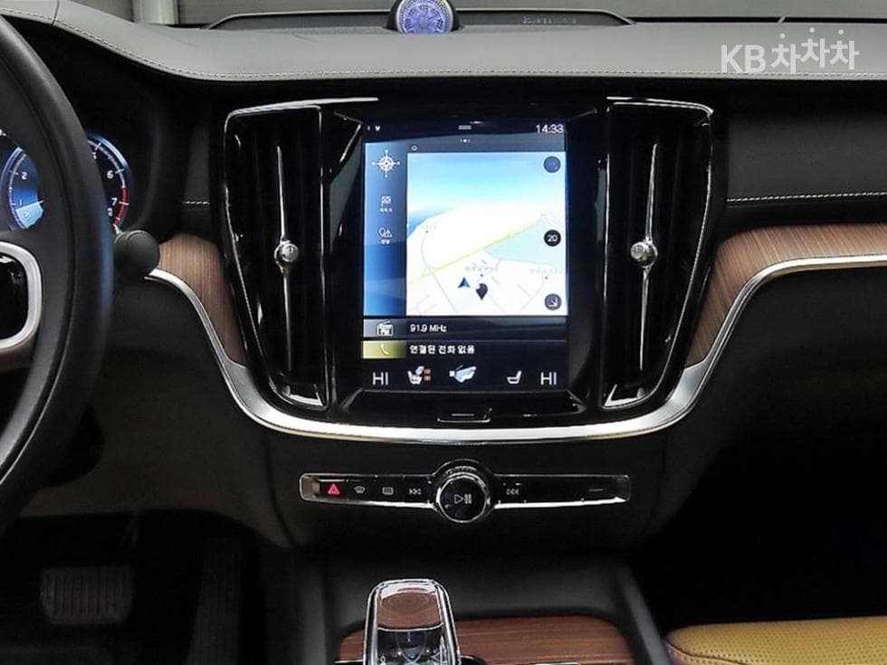 Volvo S60 3-토 поколение2.0 B5 Inscription - 12