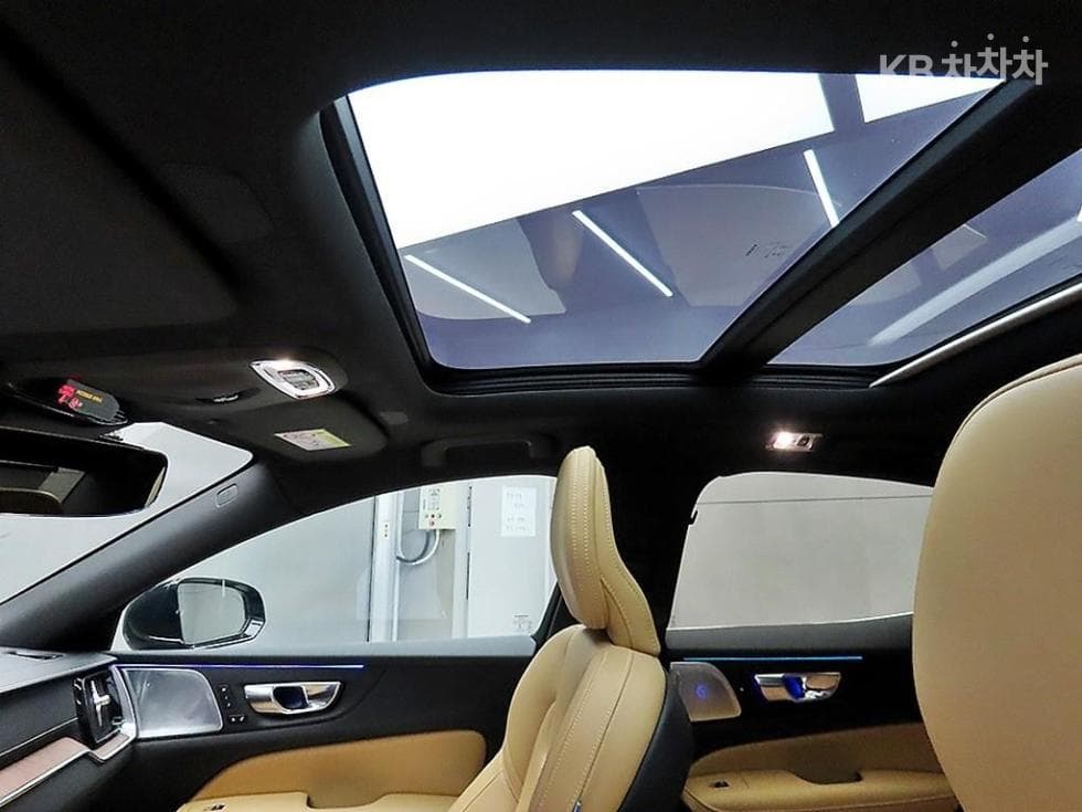Volvo S60 3-토 поколение2.0 B5 Inscription - 15