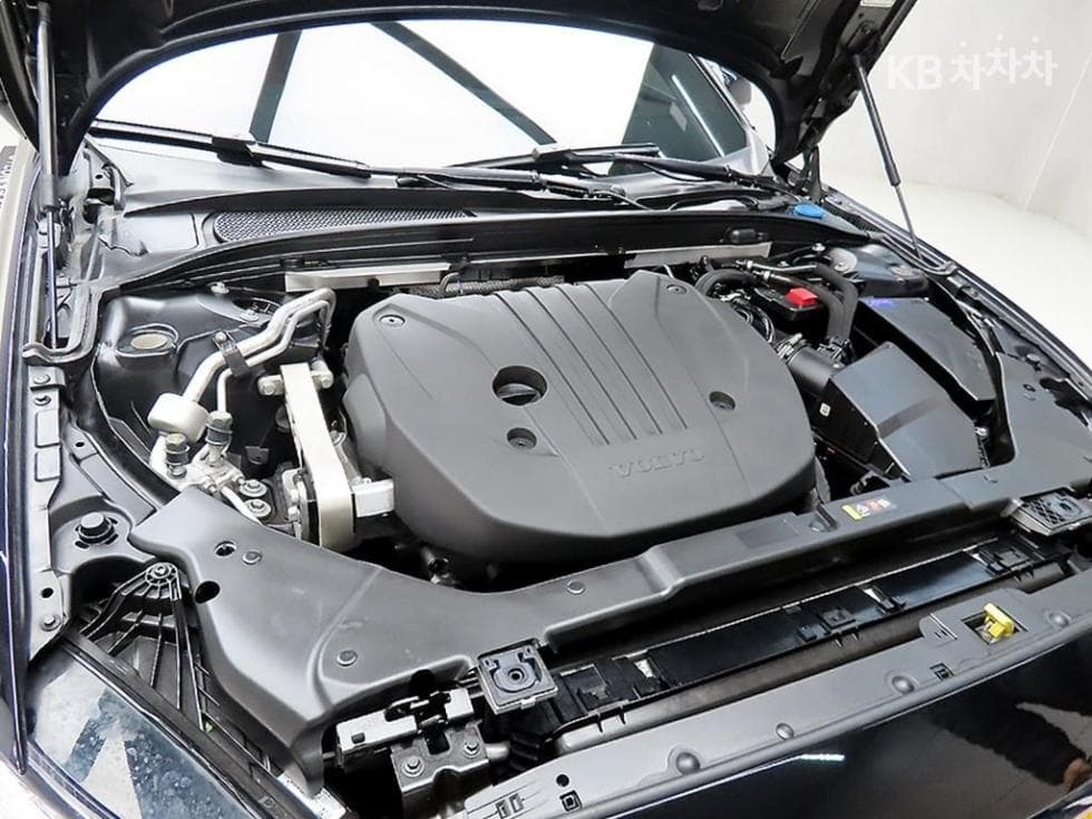 Volvo S60 3-토 поколение2.0 B5 Inscription - 18