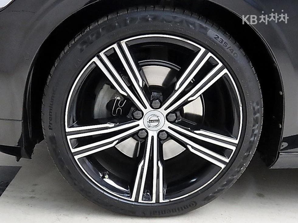 Volvo S60 3-토 поколение2.0 B5 Inscription - 19