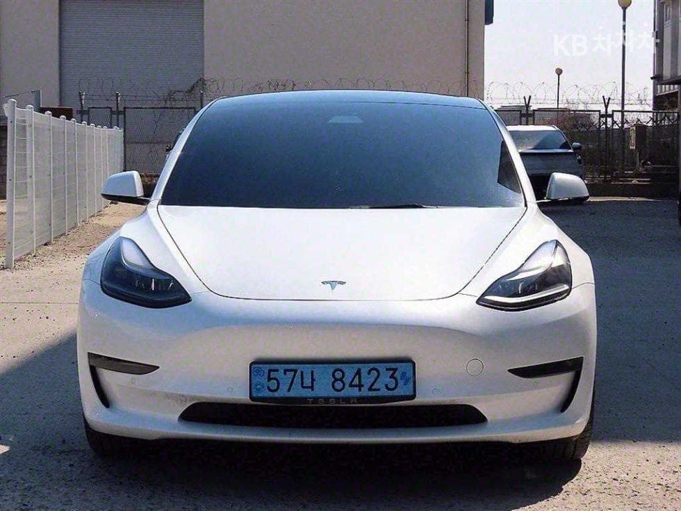 테슬라 Model 3 Long Range - Image 1