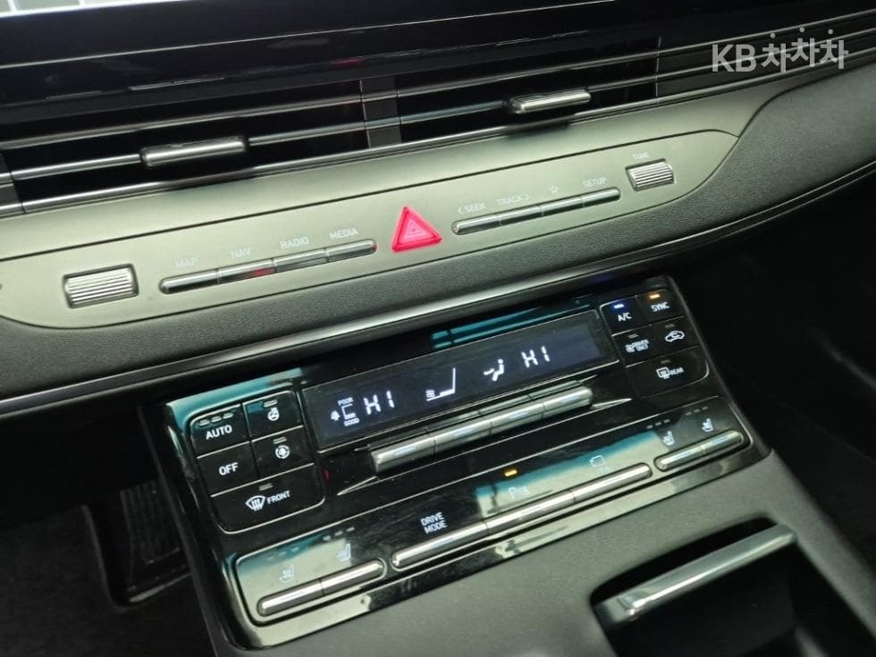 Hyundai The New (facelift) Grandeur (Azera) Hybrid2.4 Premium - 16