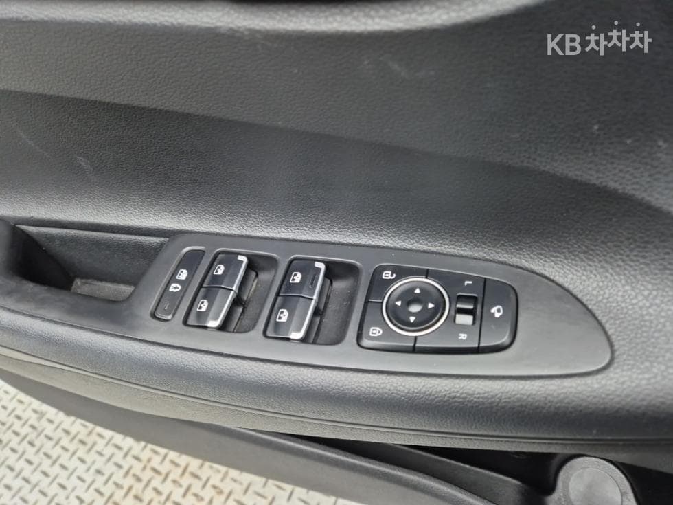 Hyundai The New (facelift) Grandeur (Azera) Hybrid2.4 Premium - 18