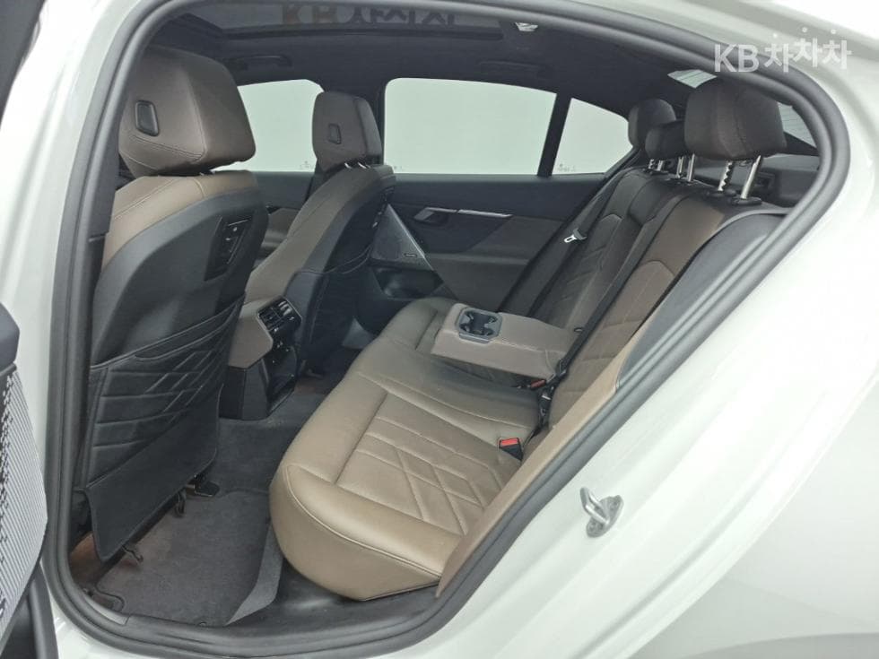 BMW New5 Series(G60)523d M Sport - 12