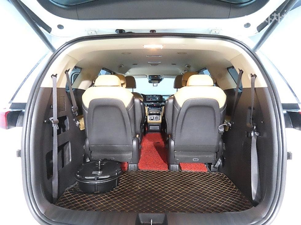 Киа Канивал 4-то поколениеD2.2 9-местен Signature - 19