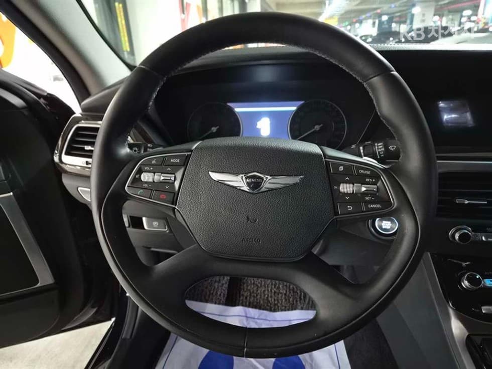Genesis EQ9003.8 GDI Luxury - 9