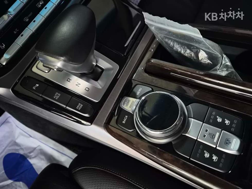 Genesis EQ9003.8 GDI Luxury - 10
