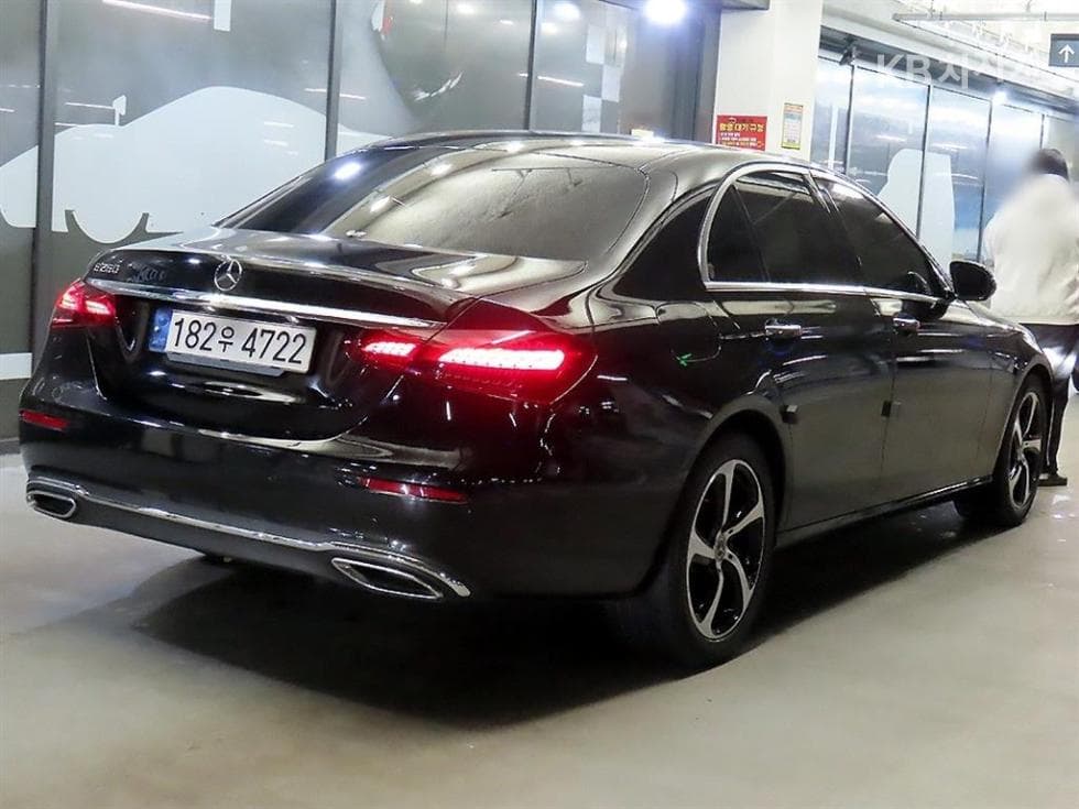 Mercedes-Benz E-Class (W213)E250 Avantgarde - 4