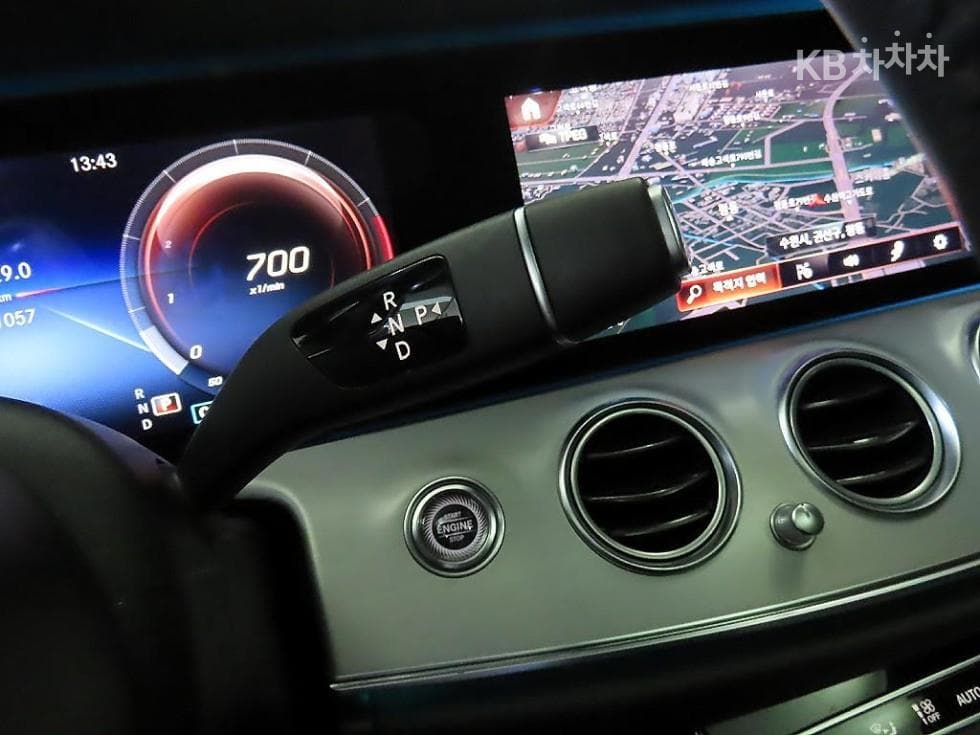 Mercedes-Benz E-Class (W213)E250 Avantgarde - 12