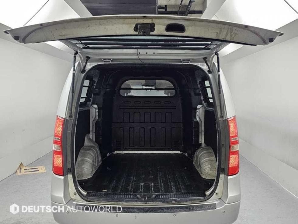 Hyundai Grand Starex5-seater Van CVX Luxury - 20