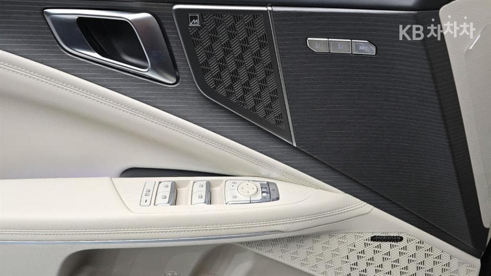 Kia The New (facelift) K8 Hybrid1.6 Turbo HEV 시그니쳐 - 18