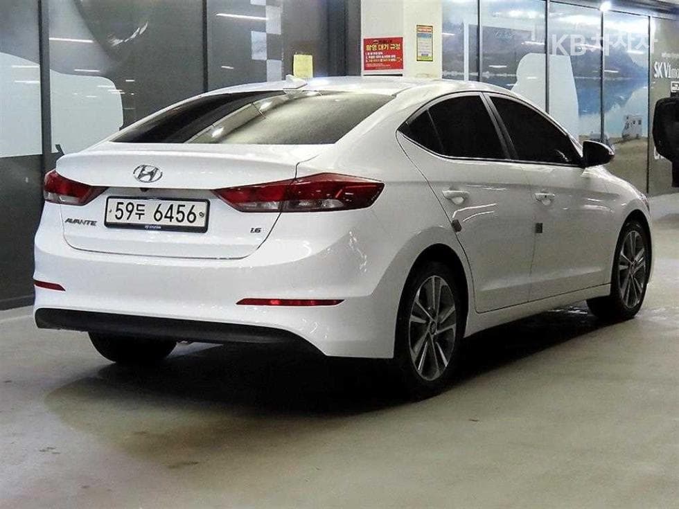 Hyundai Avante (Elantra)AD1.6 GDi Value Plus - 4