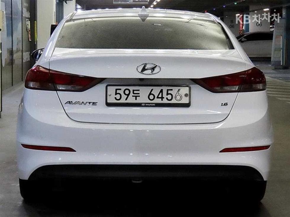 Hyundai Avante (Elantra)AD1.6 GDi Value Plus - 5