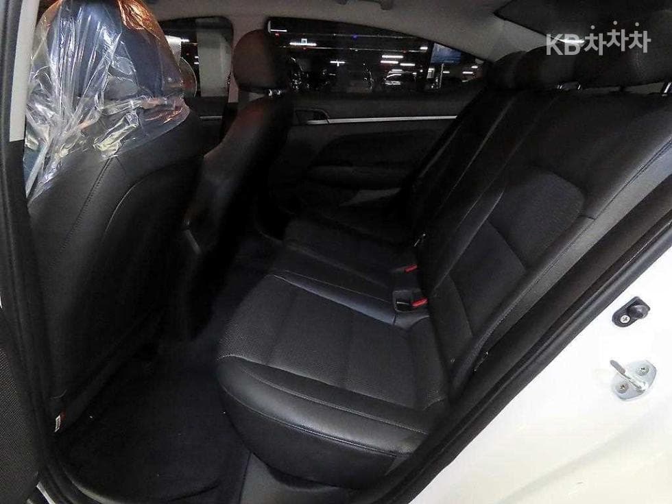 Hyundai Avante (Elantra)AD1.6 GDi Value Plus - 7