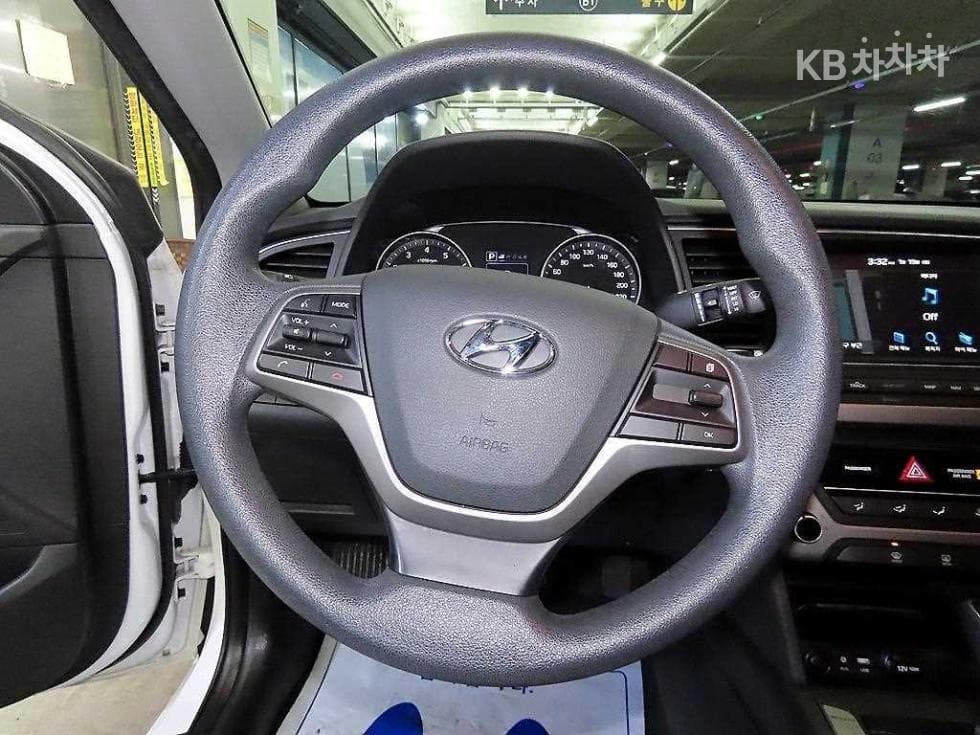 Hyundai Avante (Elantra)AD1.6 GDi Value Plus - 8