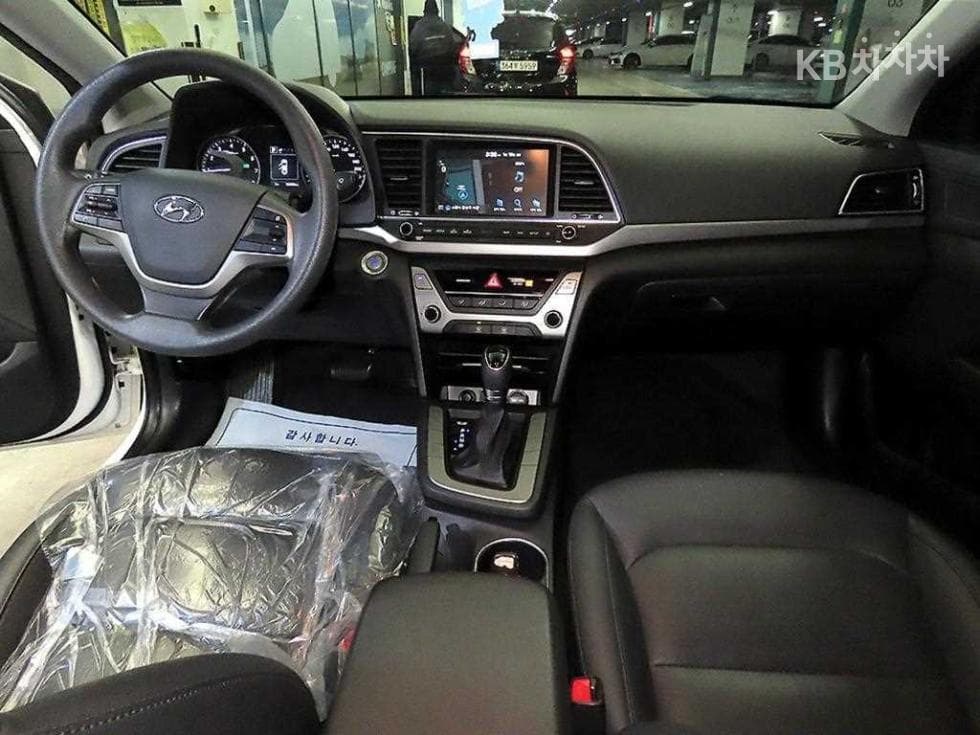 Hyundai Avante (Elantra)AD1.6 GDi Value Plus - 10