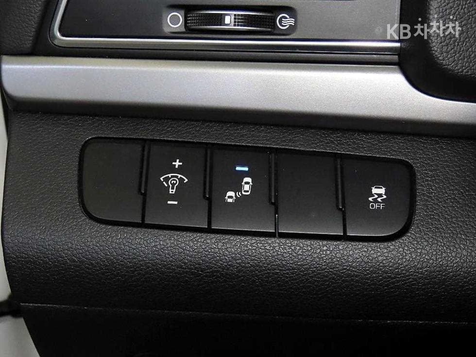 Hyundai Avante (Elantra)AD1.6 GDi Value Plus - 14