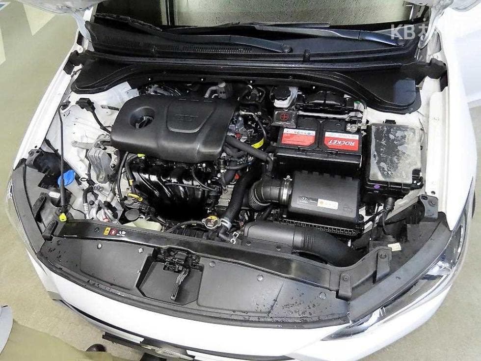 Hyundai Avante (Elantra)AD1.6 GDi Value Plus - 17