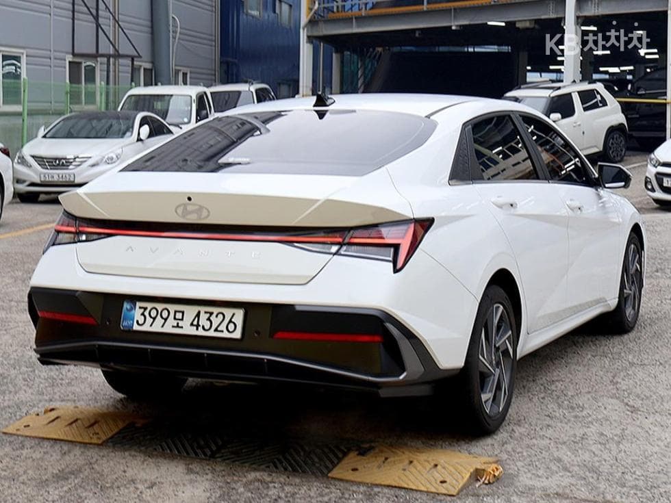 Hyundai The New (facelift) Avante (Elantra) (CN7)1.6 Gasoline Inspiration - 4