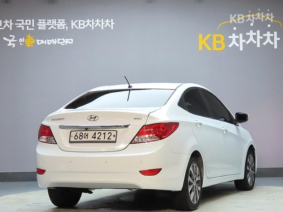 Hyundai Accent(신형)위트 1.6 VGT Premium - 2