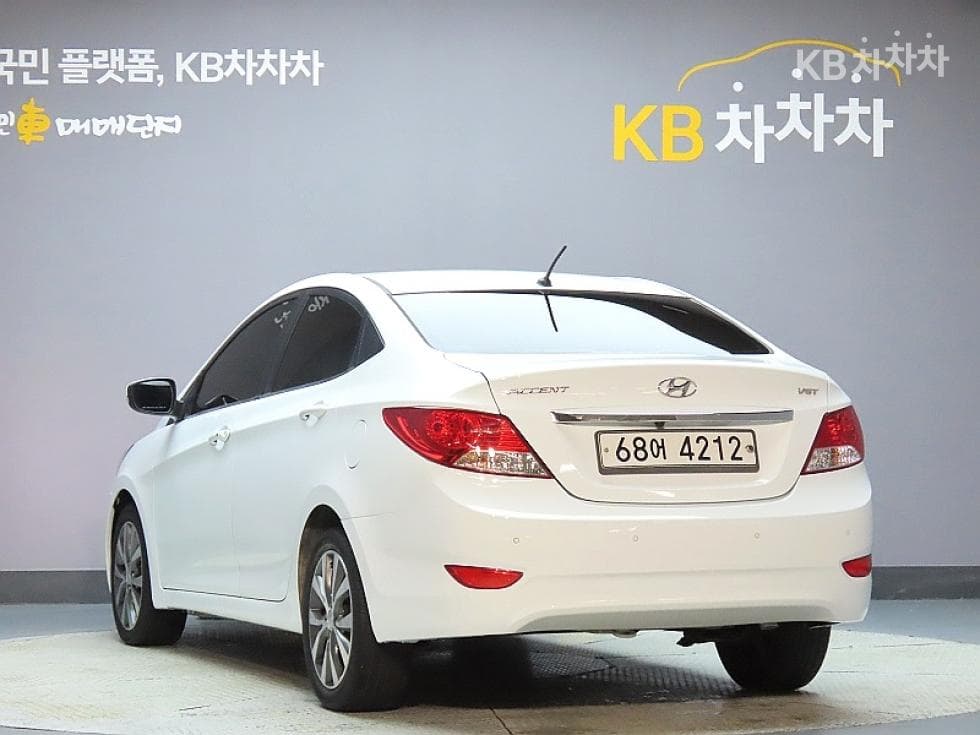 Hyundai Accent(신형)위트 1.6 VGT Premium - 3
