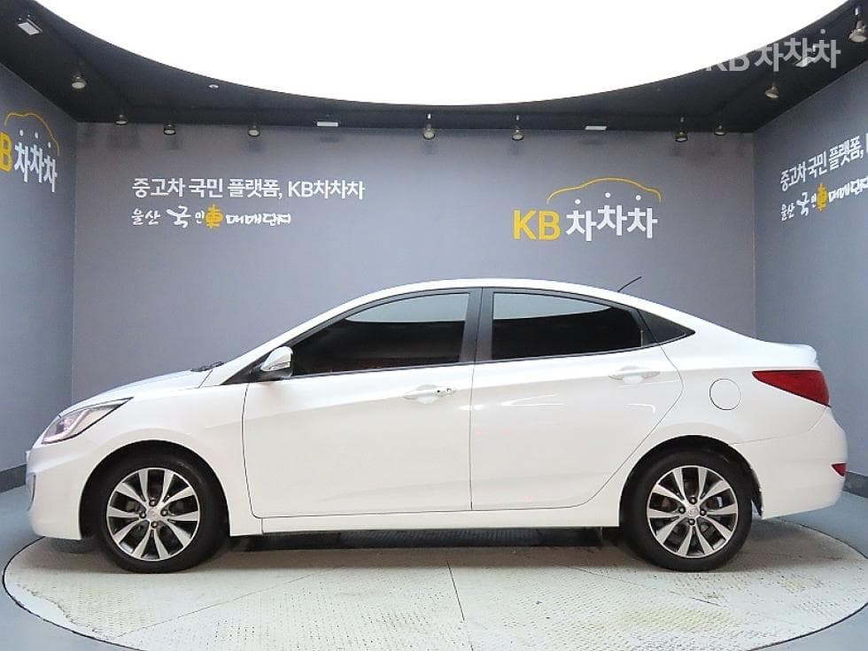 Hyundai Accent(신형)위트 1.6 VGT Premium - 5