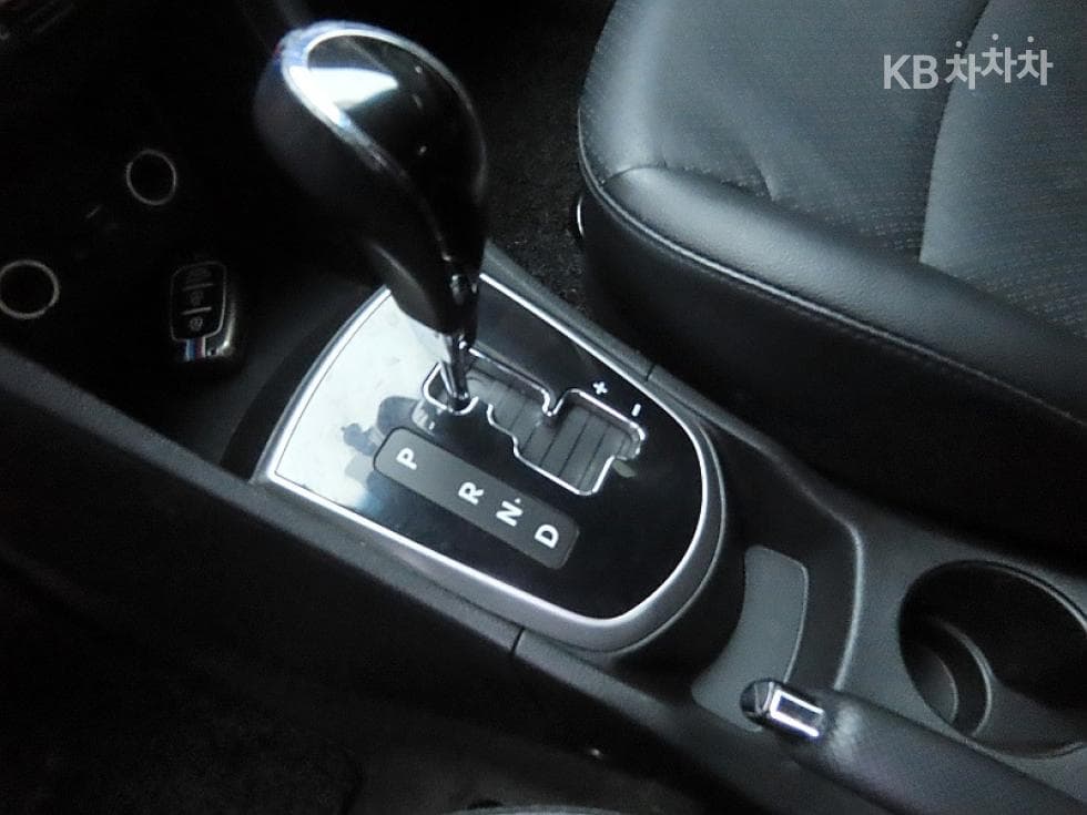 Hyundai Accent(신형)위트 1.6 VGT Premium - 9