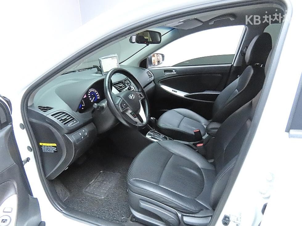 Hyundai Accent(신형)위트 1.6 VGT Premium - 10