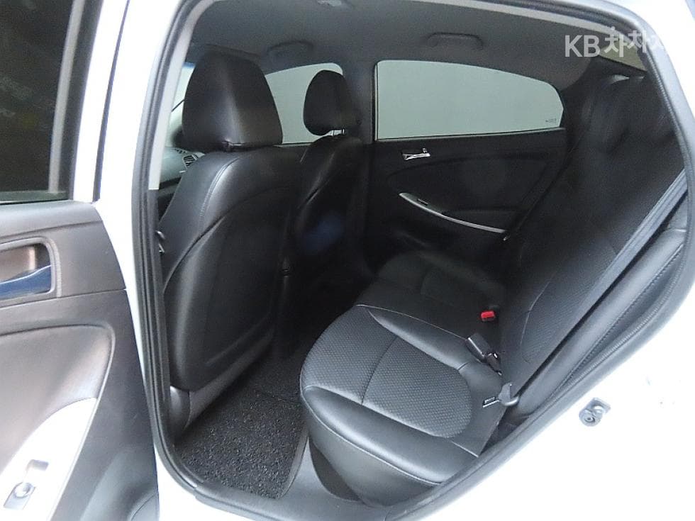 Hyundai Accent(신형)위트 1.6 VGT Premium - 11