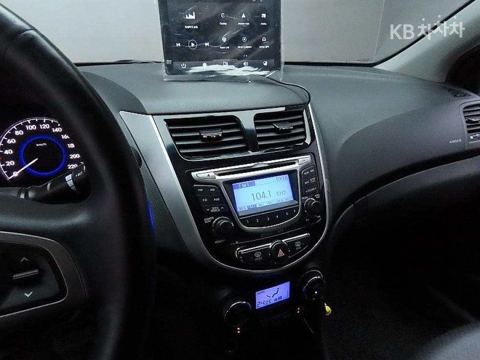 Hyundai Accent(신형)위트 1.6 VGT Premium - 17