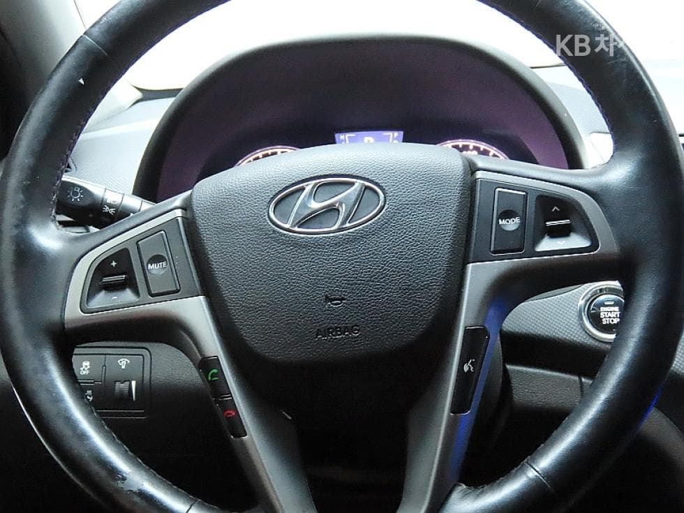 Hyundai Accent(신형)위트 1.6 VGT Premium - 18