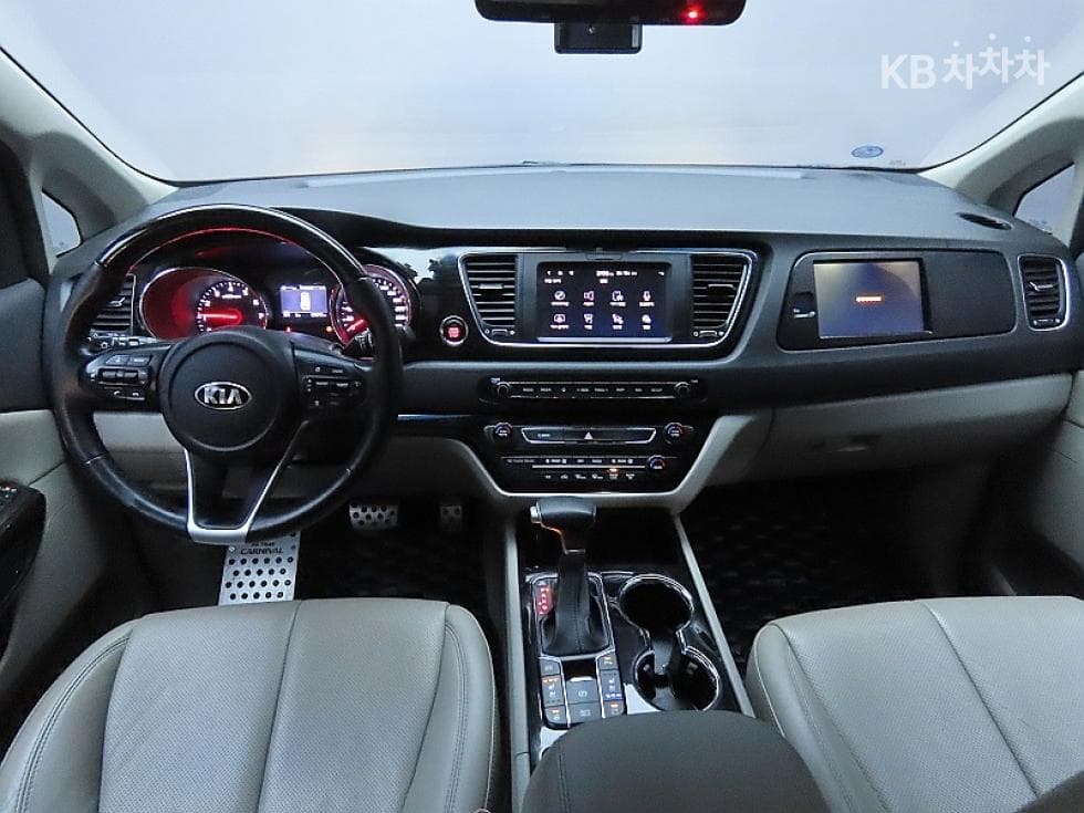 Kia The New (facelift) Carnival9-seater 3.3 Gasoline Noblesse Special (special feature/edition) - 6