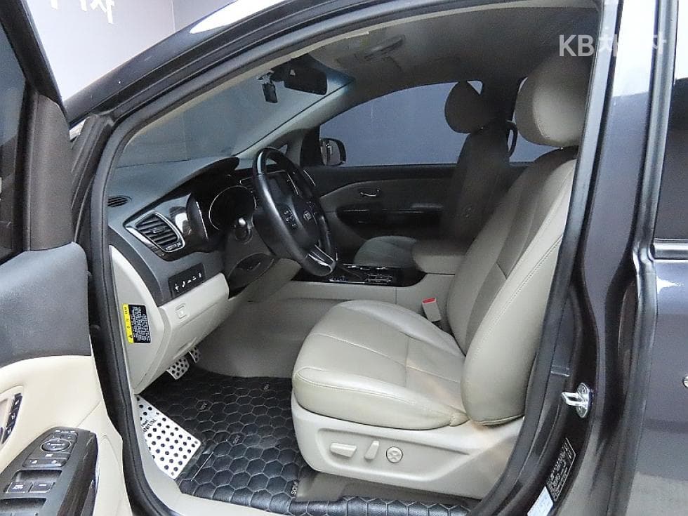 Kia The New (facelift) Carnival9-seater 3.3 Gasoline Noblesse Special (special feature/edition) - 10