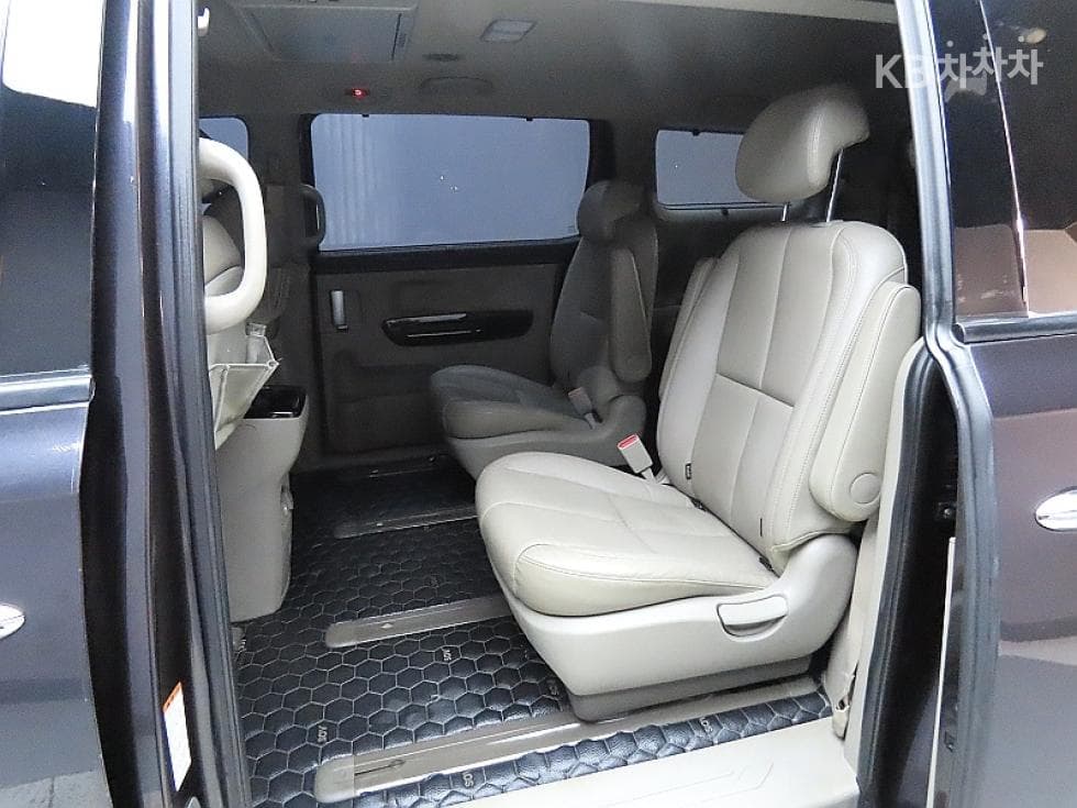 Kia The New (facelift) Carnival9-seater 3.3 Gasoline Noblesse Special (special feature/edition) - 11