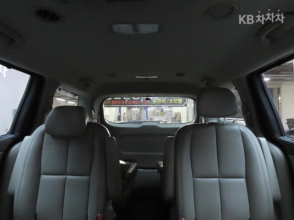 Kia The New (facelift) Carnival9-seater 3.3 Gasoline Noblesse Special (special feature/edition) - 12