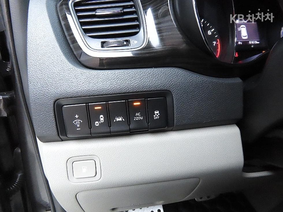 Kia The New (facelift) Carnival9-seater 3.3 Gasoline Noblesse Special (special feature/edition) - 13