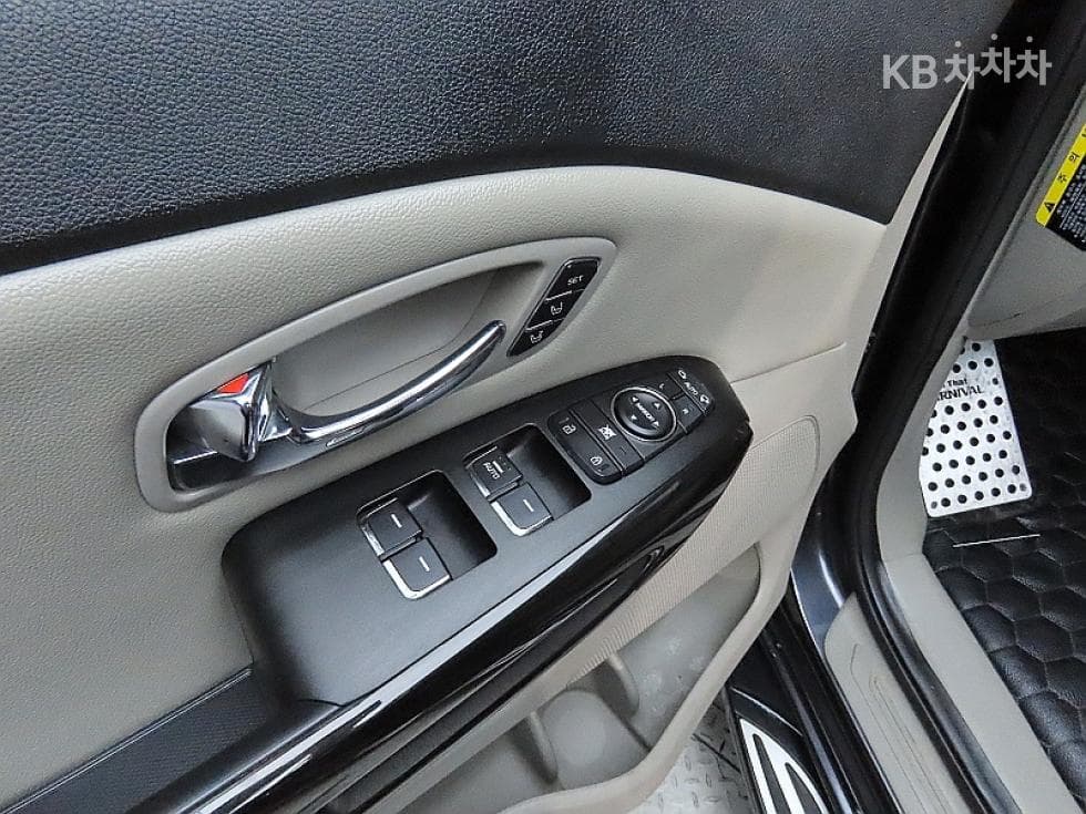 Kia The New (facelift) Carnival9-seater 3.3 Gasoline Noblesse Special (special feature/edition) - 14