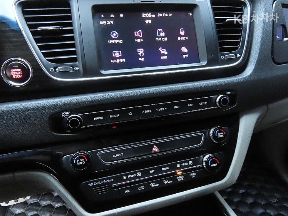 Kia The New (facelift) Carnival9-seater 3.3 Gasoline Noblesse Special (special feature/edition) - 17