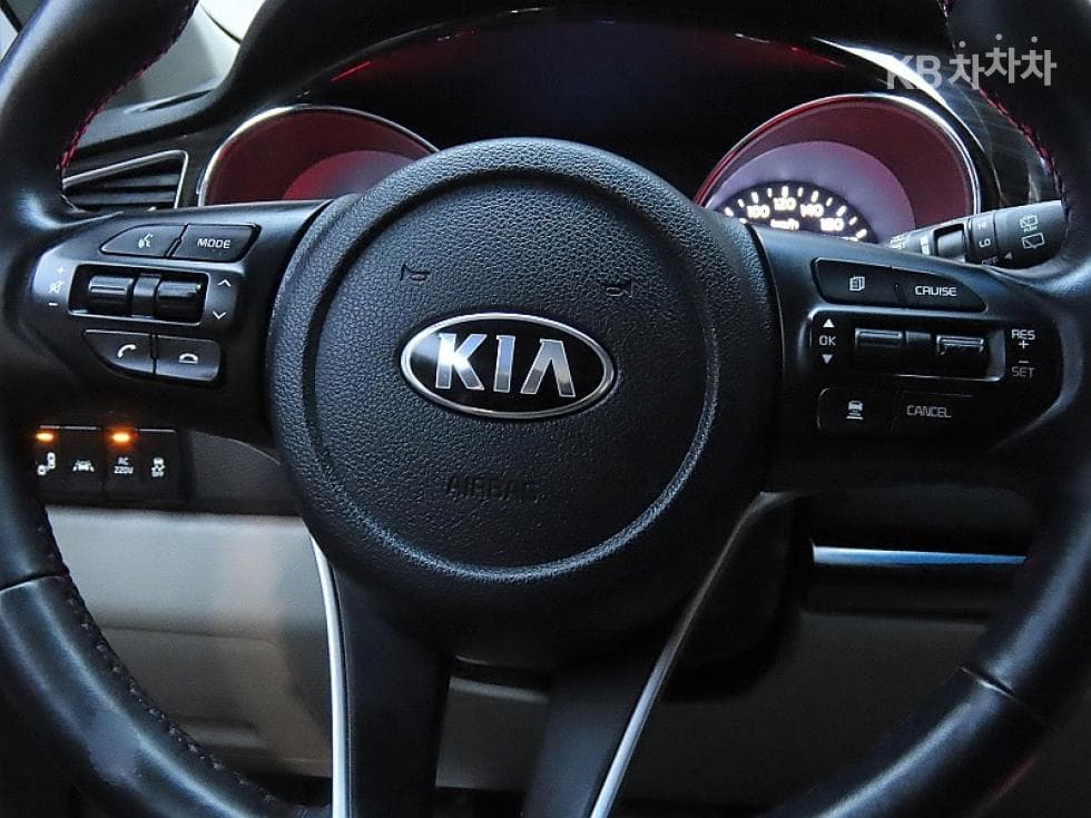 Kia The New (facelift) Carnival9-seater 3.3 Gasoline Noblesse Special (special feature/edition) - 18